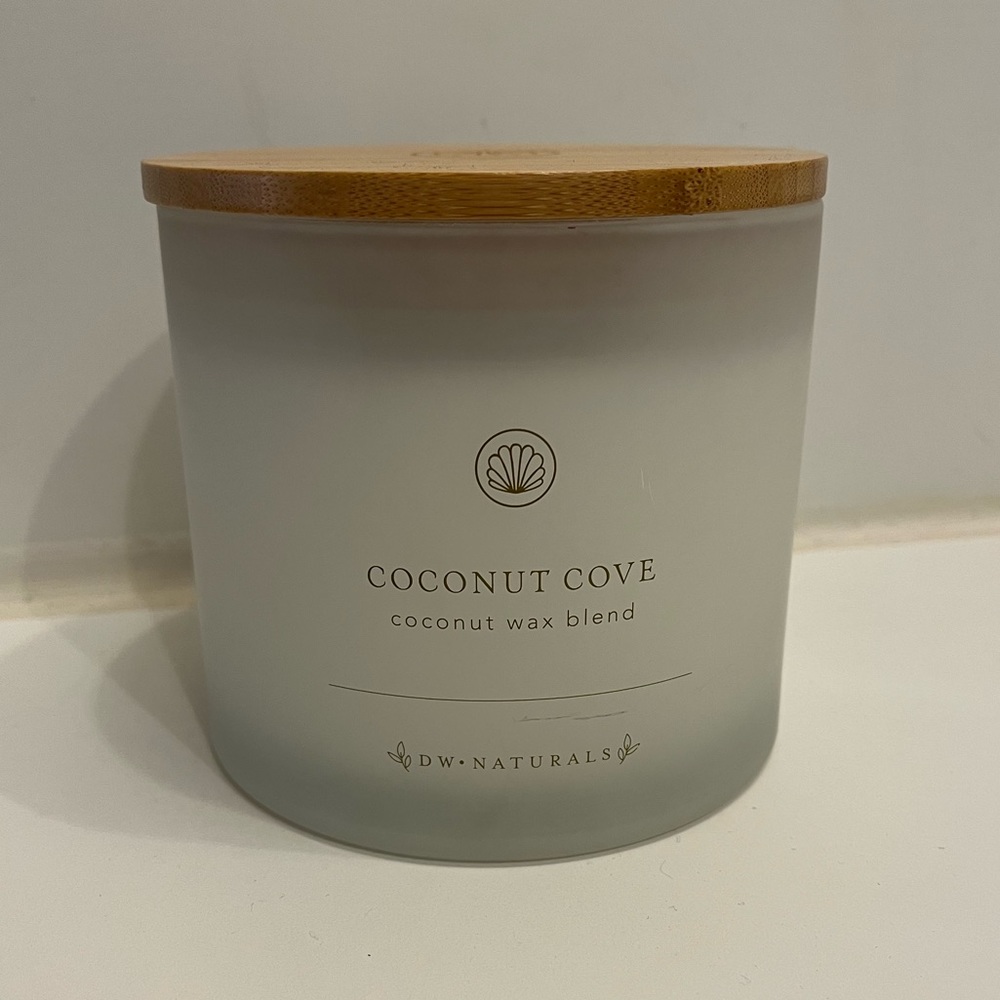 DW Naturals: Coconut Cove Coconut Wax Blend Scented Candle